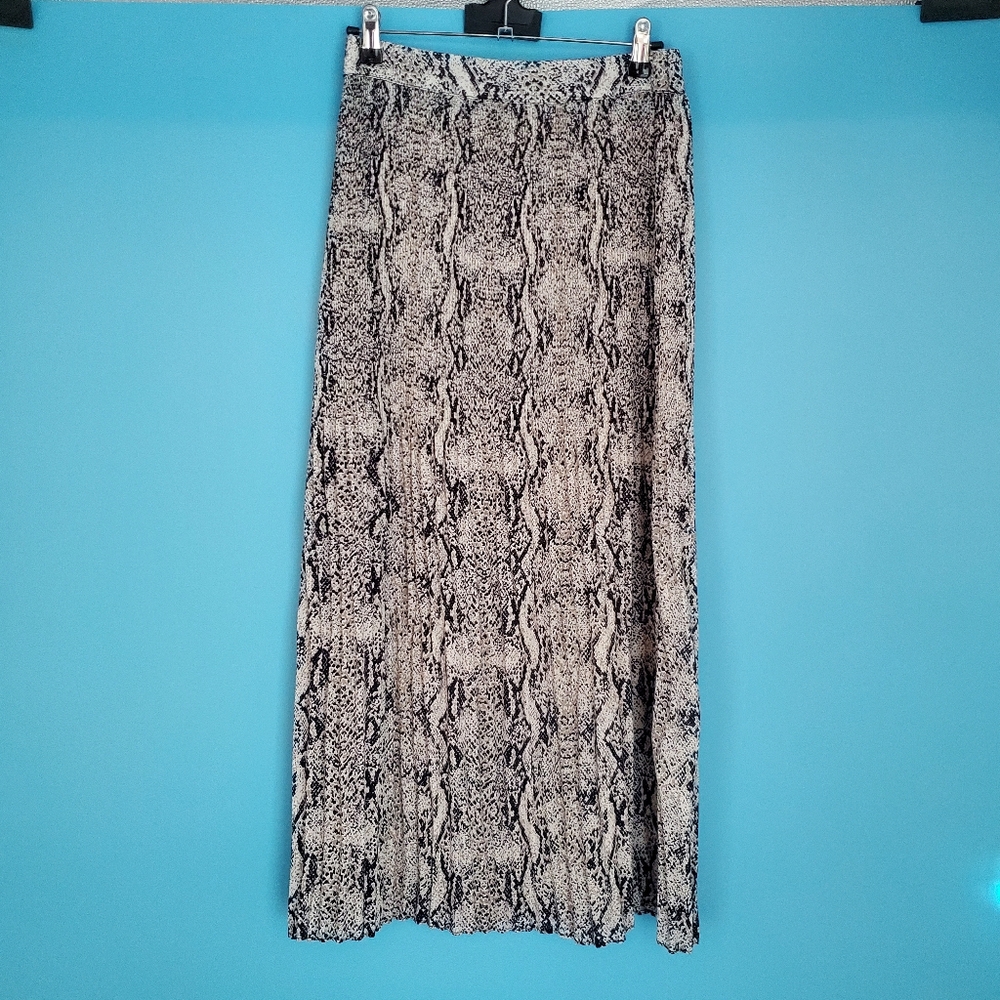 Primark Pleated Skirt Size 6 Long Elastic Waist